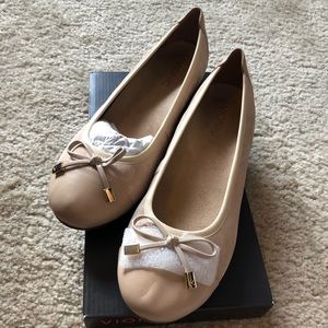 NEW! Neutral vionic flats. Size 9.